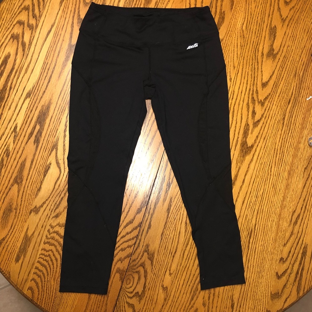 Avia, med. workout pants w/ mesh cutouts!